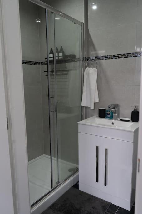 Stylish 1 Bed Apartment In Newly Refurbished Building W/ Parking & Wi-Fi Birmingham Ngoại thất bức ảnh